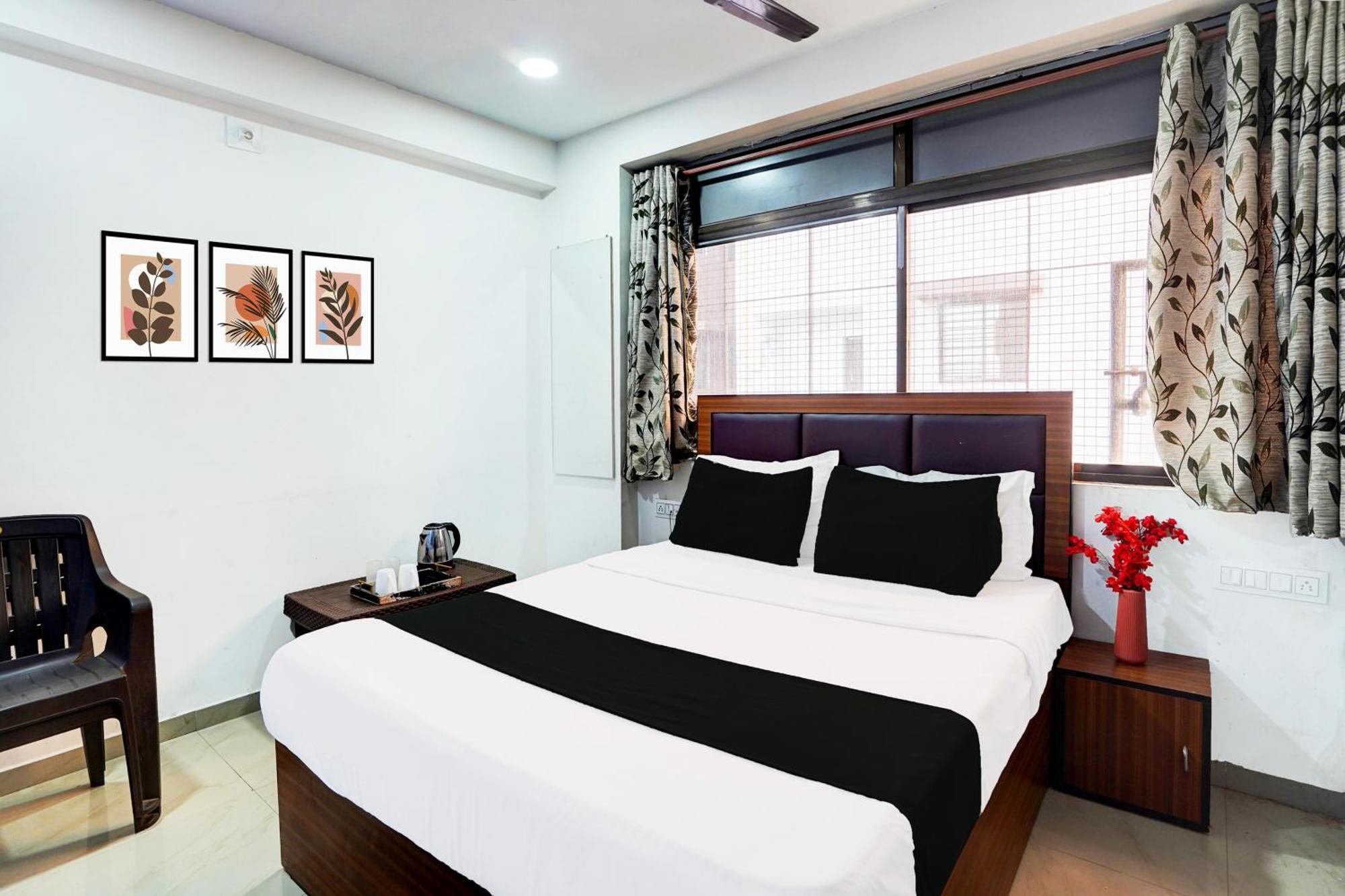 Super Hotel O Geeta Mandir Formerly Hotel Green Park Ahmedabad Exterior foto